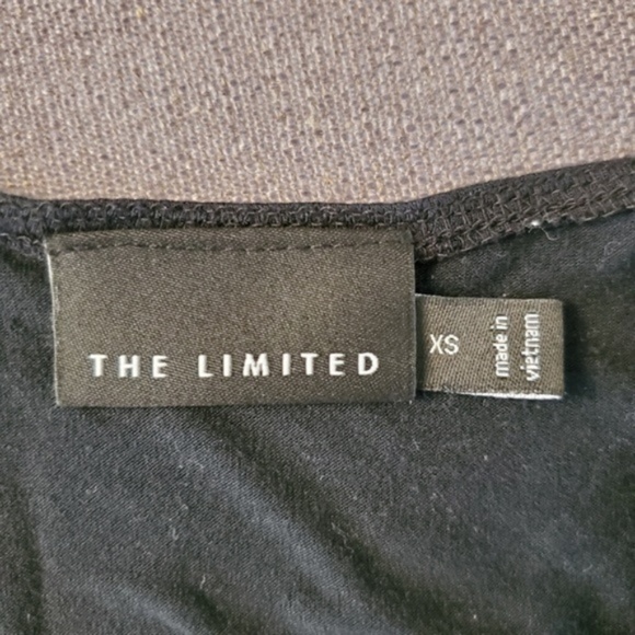 The Limited Fitted V-Neck Tank Top - Picture 4 of 4